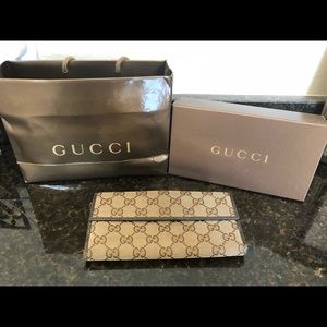 Authentic Gucci brown canvas wallet w box & bag